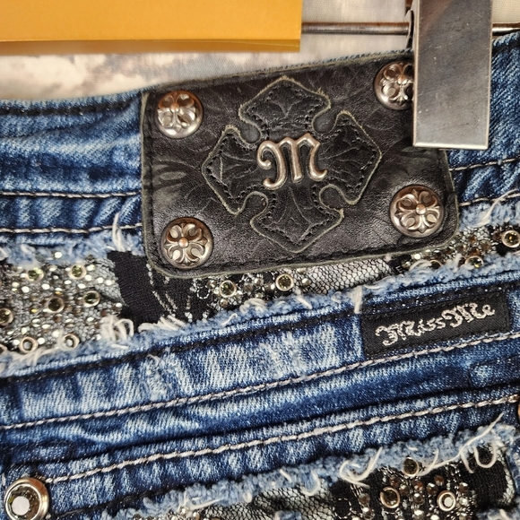 Miss Me JP6053B Low Rise Boot Cut Sequin Embellished Flap Pocket Jeans Size 28 - Picture 12 of 16